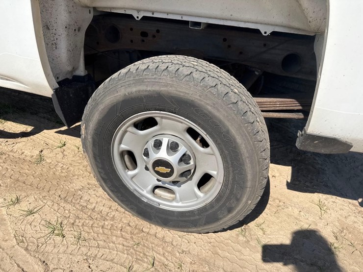 2016-chevrolet-2500-truck-image-9