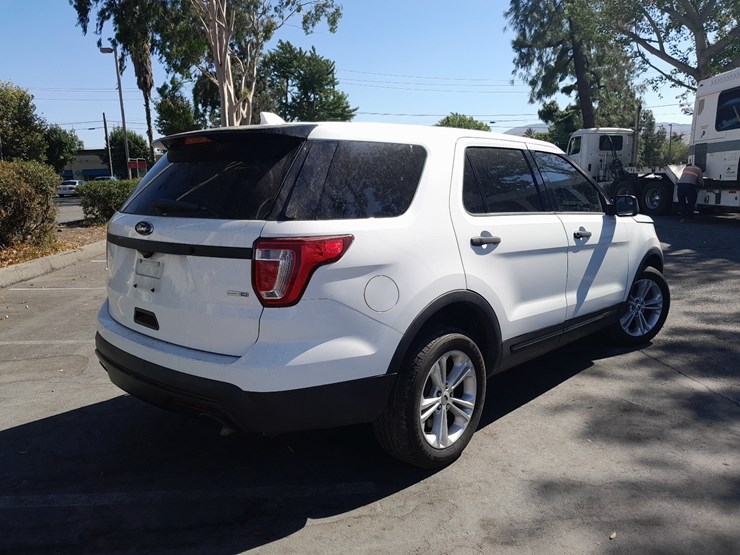 2017-ford-explorer-image-3