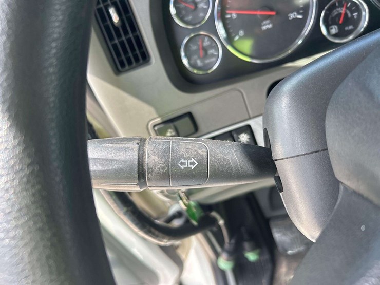 2016-kenworth-t880-image-16