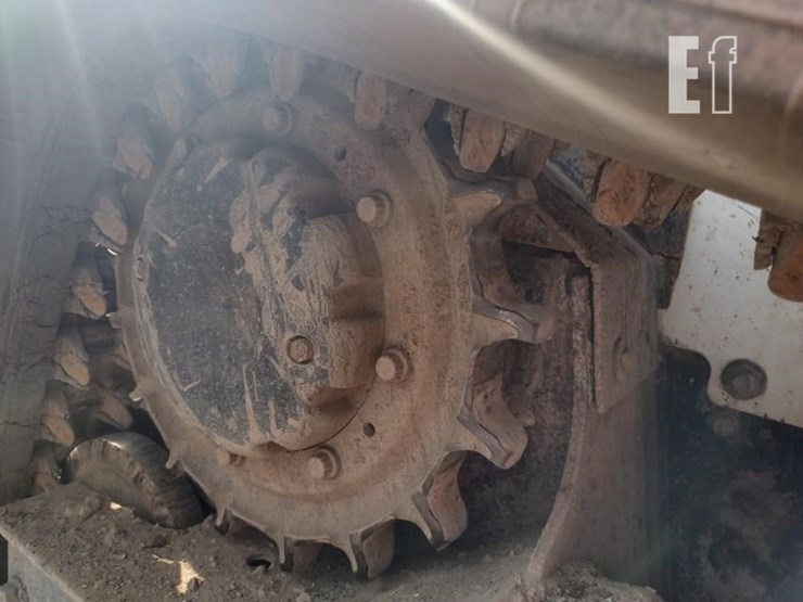 2019-bobcat-t740-image-31