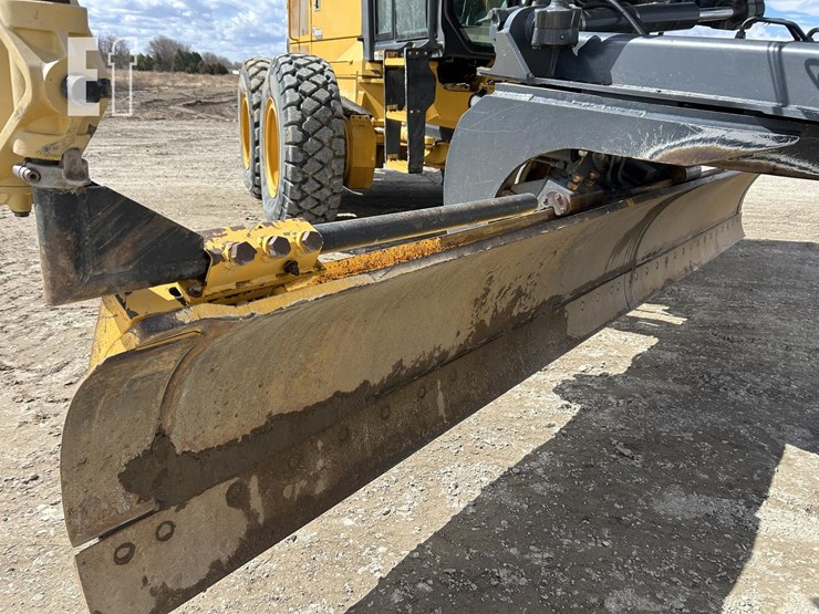 2018-deere-872gp-image-43
