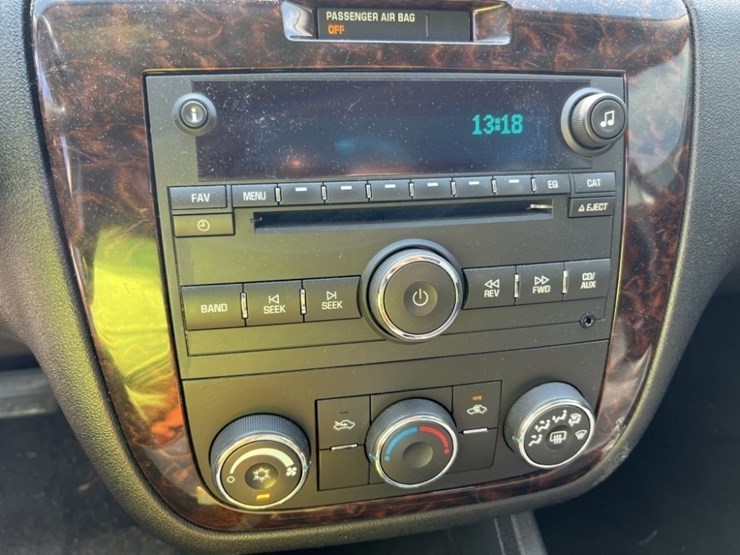 2013-chevrolet-impala-sedan-image-27