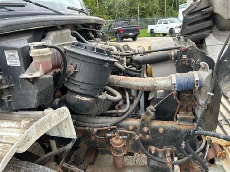 2006-freightliner-business-class-m2-106-image-23