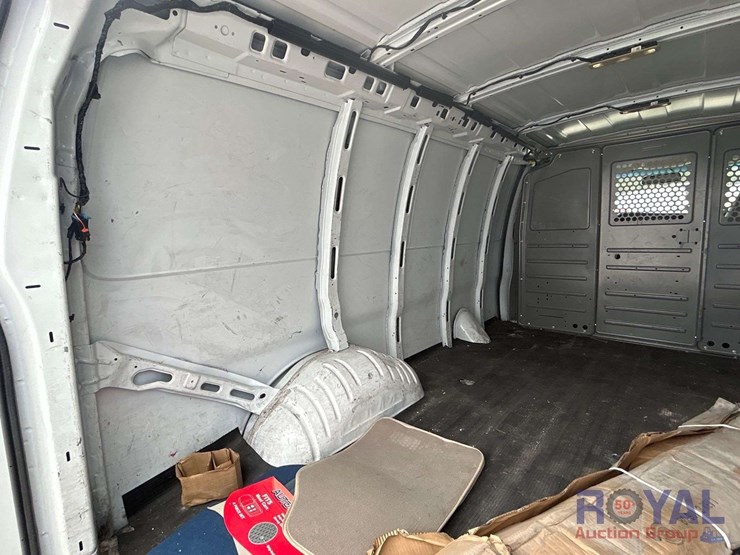 2019-chevrolet-express-2500-image-24