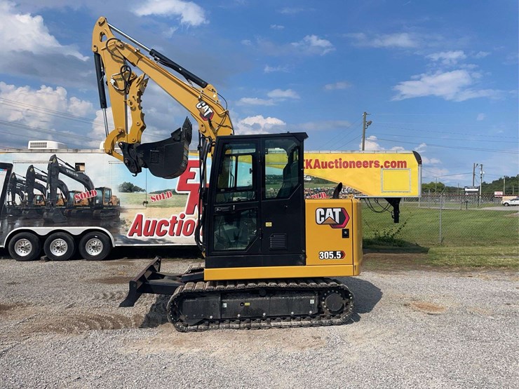 2025-caterpillar-305.5-image-3