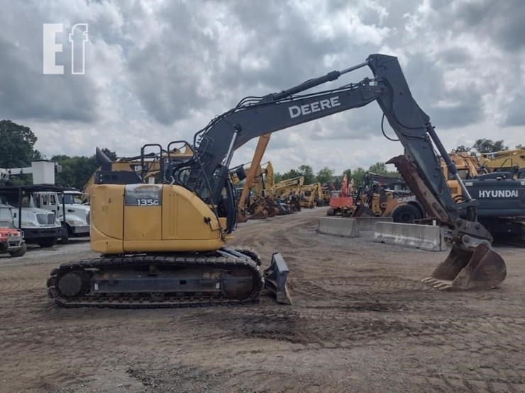 2019-deere-135g-image-3
