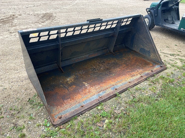 #188-•-stout-skid-steer-mount-84"-snow-bucket-image-3