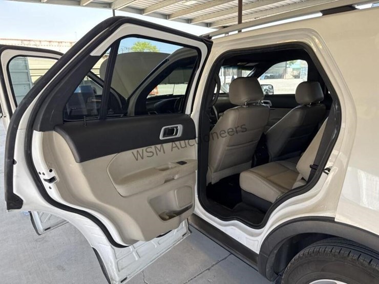 2011-ford-explorer-xlt-image-25