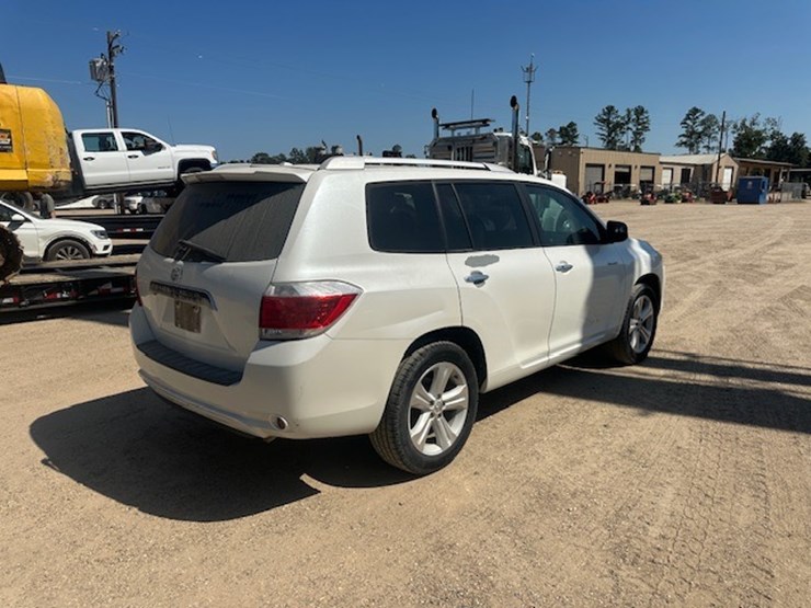 2010-toyota-highlander-image-3