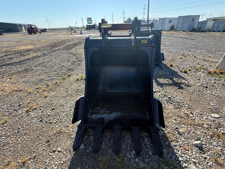 caterpillar-320-image-2