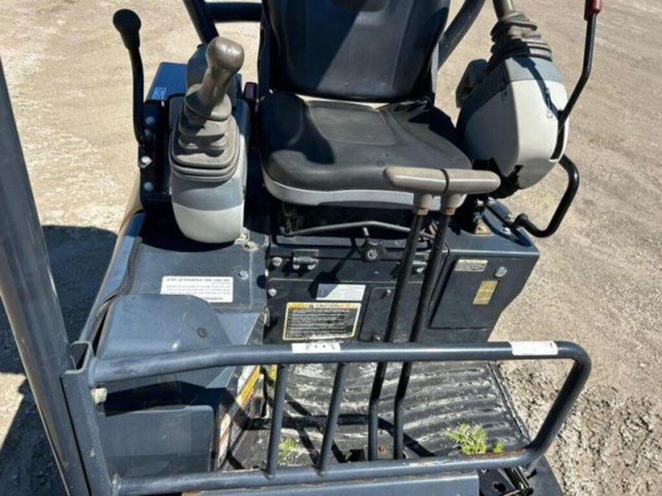 2015-deere-17g-image-16