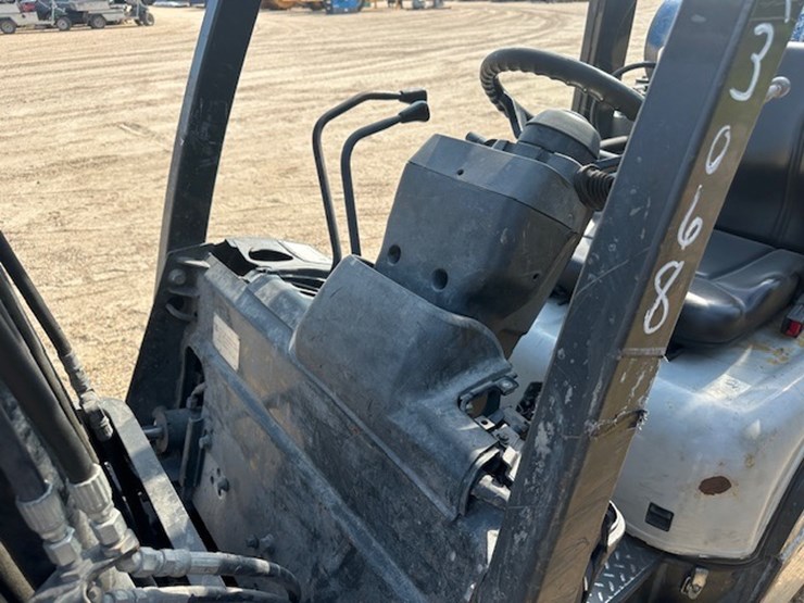 #2074-•-nissan-forklift-image-38