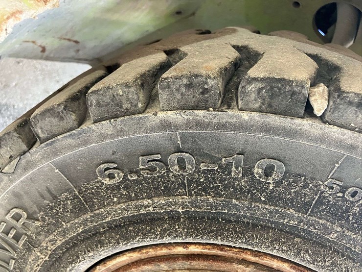clark-gxp30-6000lbs-capacity-forklift-image-7