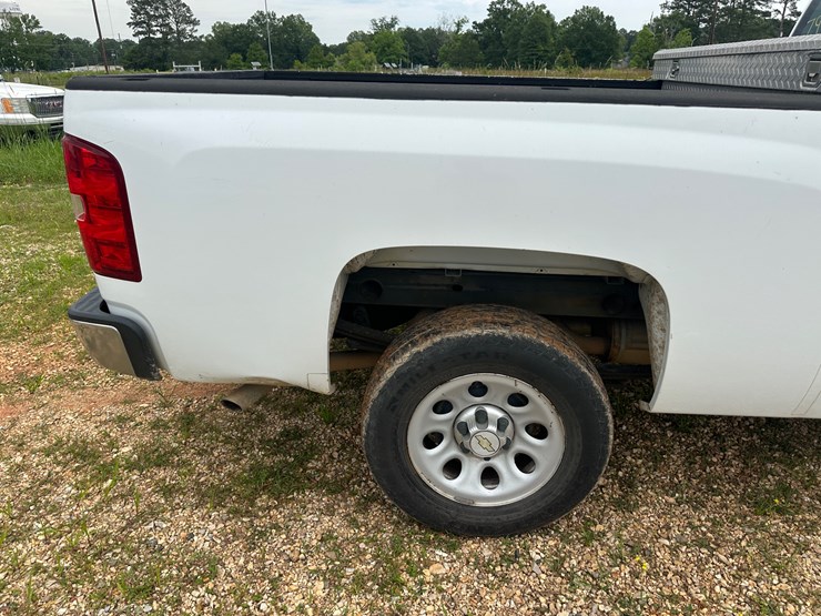2013-chevrolet-silverado-image-24