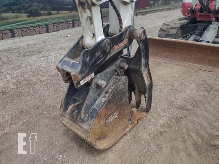 2022-takeuchi-tb290-image-16