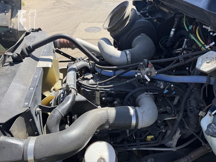 2005-kenworth-t300-image-32