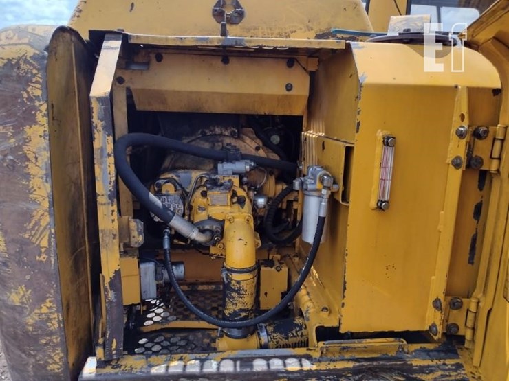 1992-deere-490e-image-41