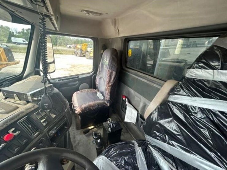 2005-volvo-tri/a-dump-truck-4v5k99gh55n391882-image-20