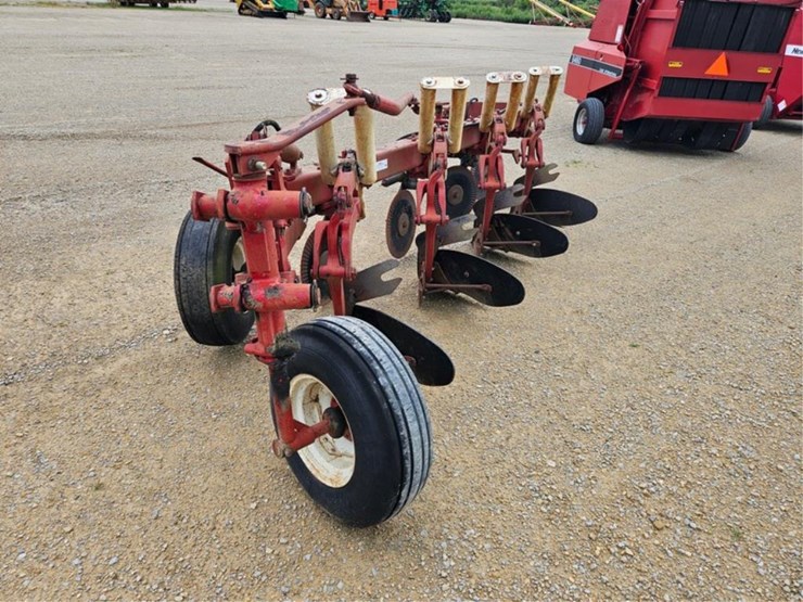 #265-•-ih-720-4-bottom-20"-semi-mount-plow-image-5