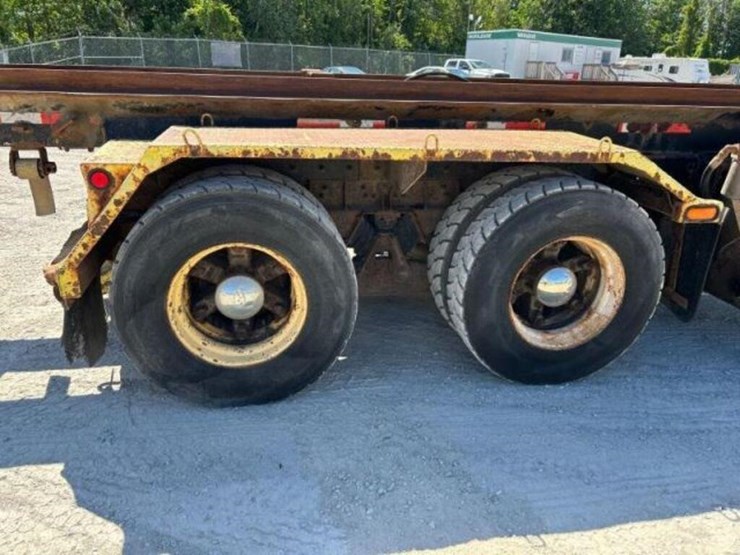 2002-freightliner-fl112-image-53