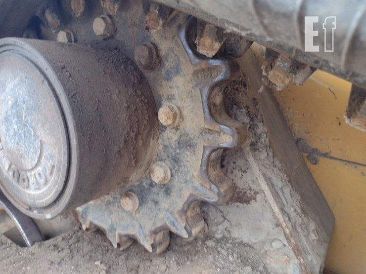 2015-deere-329e-image-29