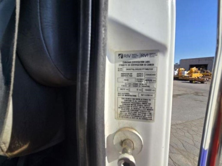2014-western-star-4900sb-image-14