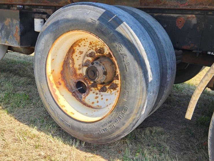 1986-peterbilt-359-image-12