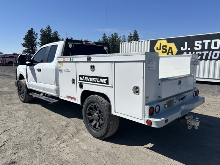 2023-ford-f250-xl-image-3
