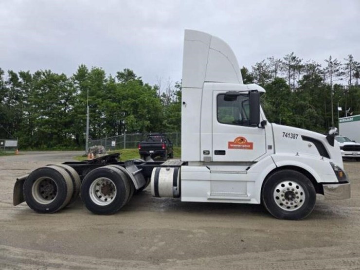2012-volvo-d13-t/a-hiway-tractor---day-cab-4v4nc9e-image-4