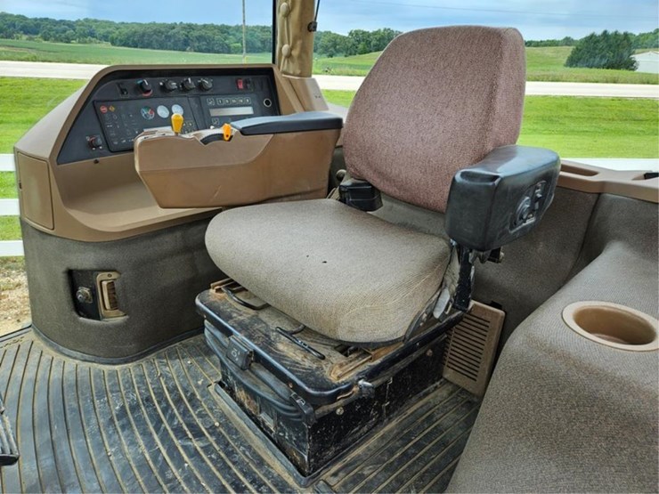 john-deere-8200-image-39