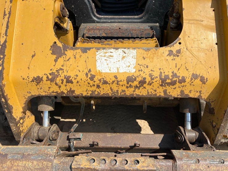 2014-caterpillar-279d-image-10