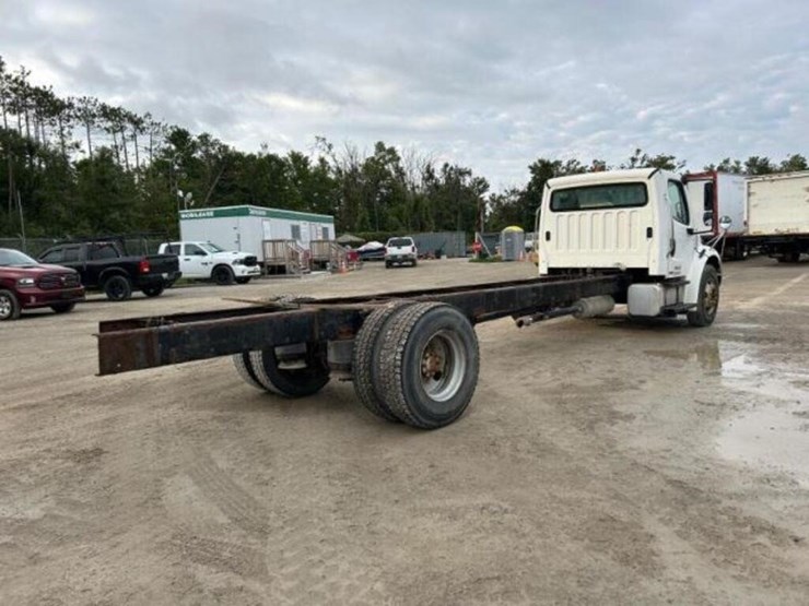 2006-freightliner-business-class-m2-106-image-4