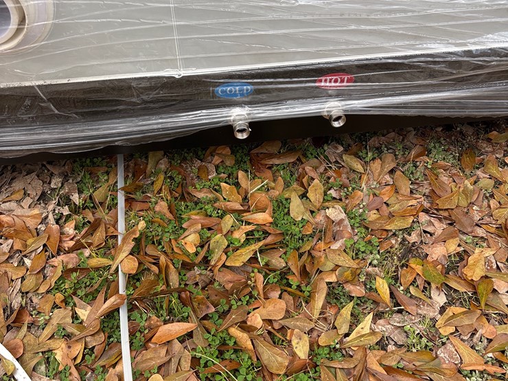 #1302-•-portable-restroom-image-10