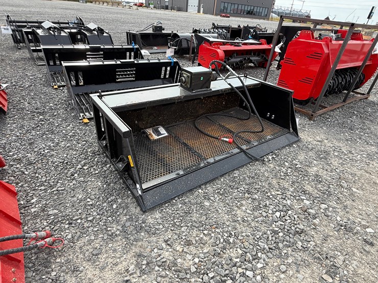 #2000-•-#26351-•-unused-giyi-59"-skid-steer-screening-bucket-dzdd2507130-image-1