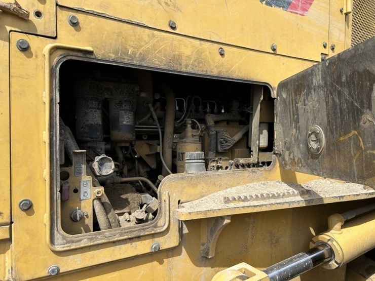 2016-caterpillar-545d-image-28