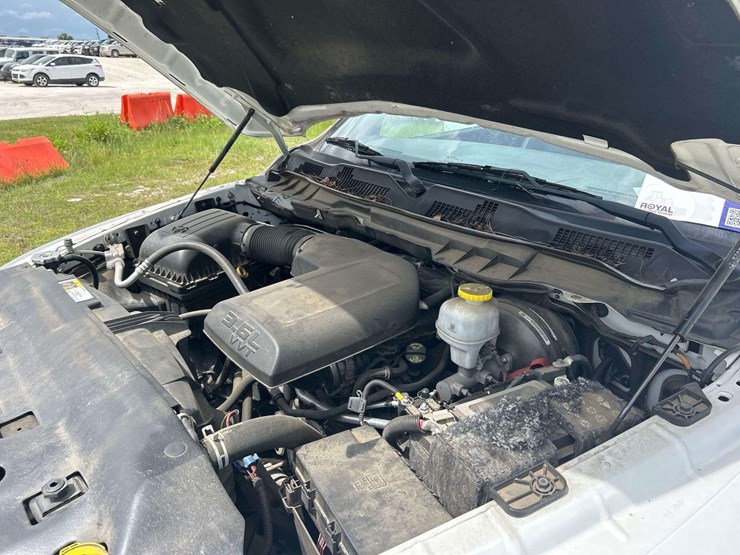 2020-ram-1500-classic-image-7