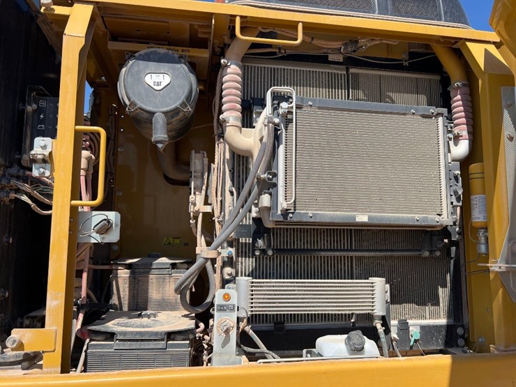 2017-caterpillar-323fl-image-29