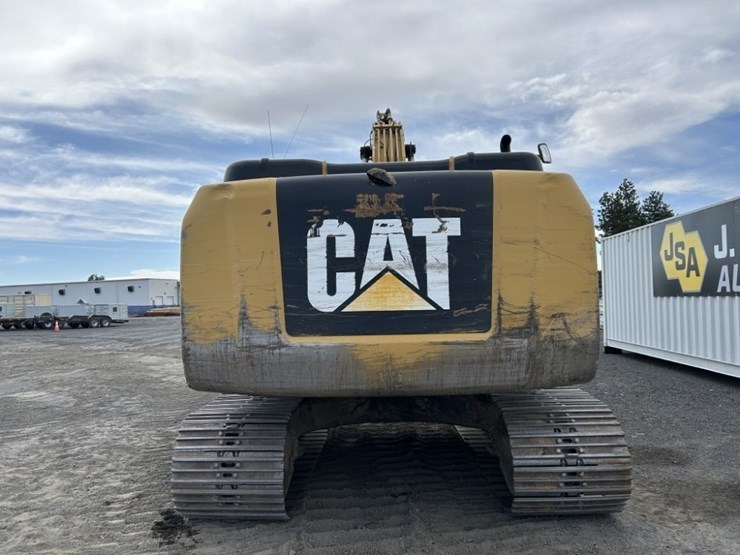 2017-caterpillar-320fl-image-4