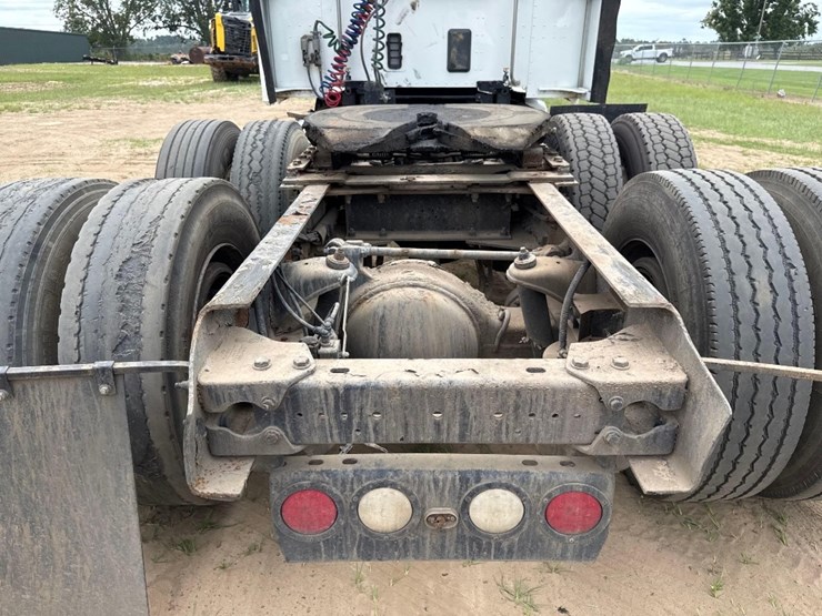 2014-kenworth-t680-image-14