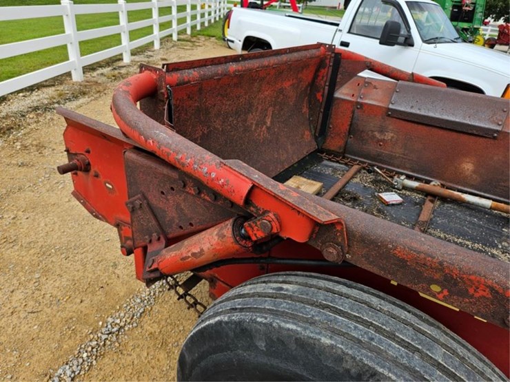 new-holland-145-image-17