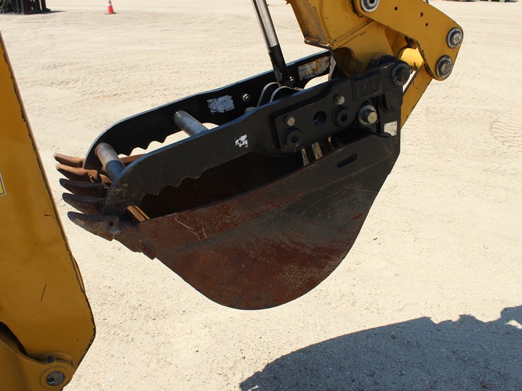 2020-caterpillar-420f2-it-image-7