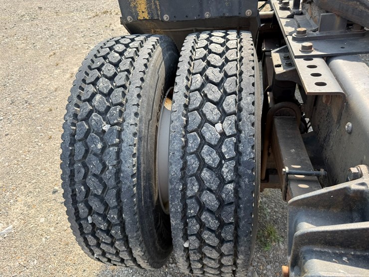 2006-international-durastar-4400-image-14