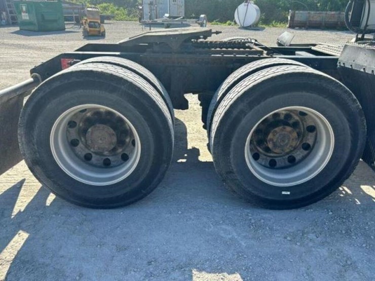 2015-volvo-t/a-hiway-tractor---sleeper-4v4nc9eh3fn-image-64