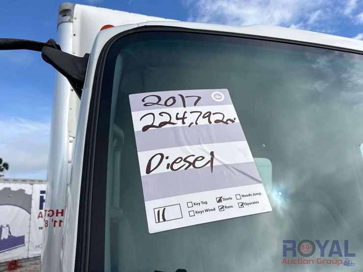 2017-isuzu-nrr-image-26
