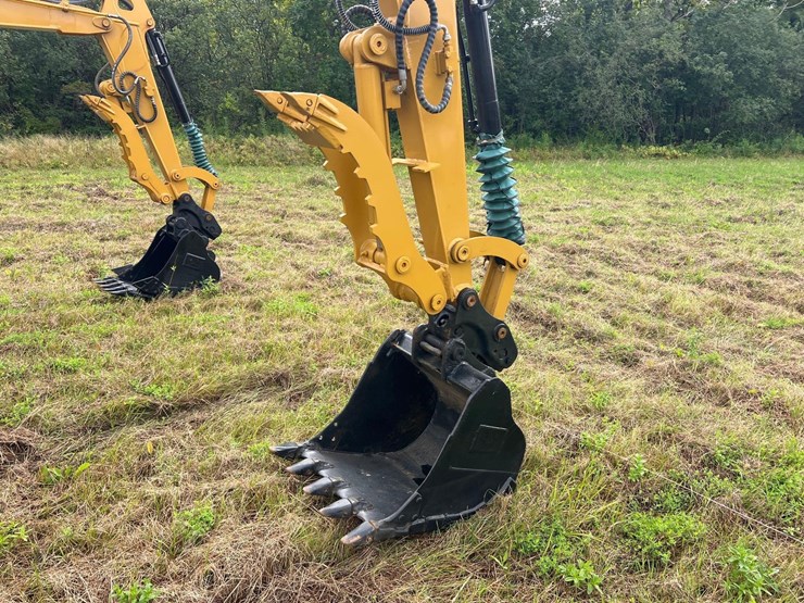 2021-caterpillar-305-image-12