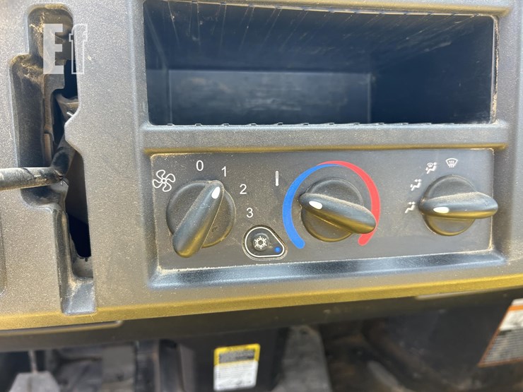 2021-john-deere-gator-xuv-835m-image-19
