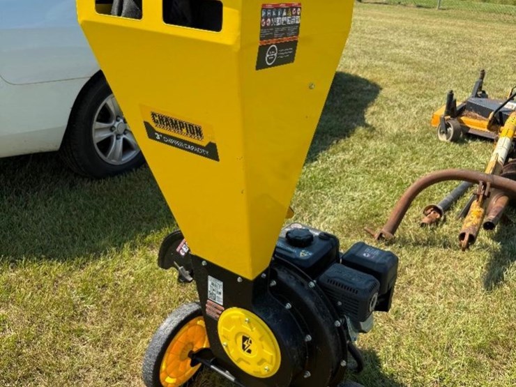 champion-3"-chipper-(224cc-motor)-image-3