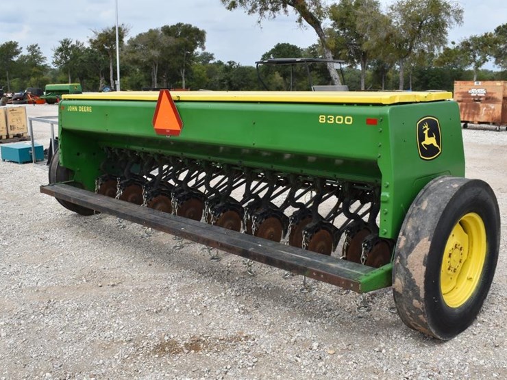 john-deere-8300-image-3