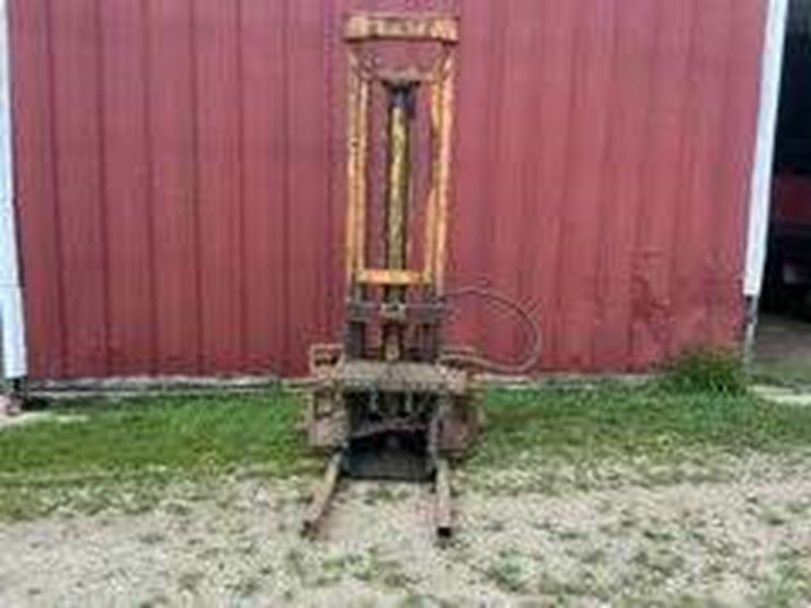 buda-3pt-forklift-image-1
