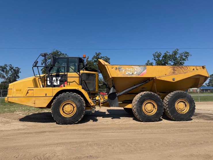 2016-caterpillar-730c2-image-1
